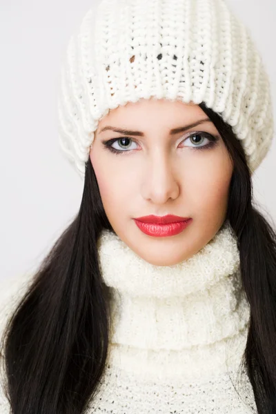 Zima moda piękna brunetka. — Zdjęcie stockowe