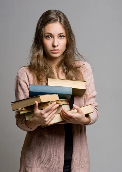 Benadrukt op zoek jonge student vrouw. — Stockfoto