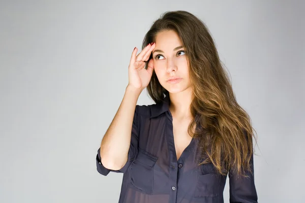 Jovem morena preocupada . — Fotografia de Stock