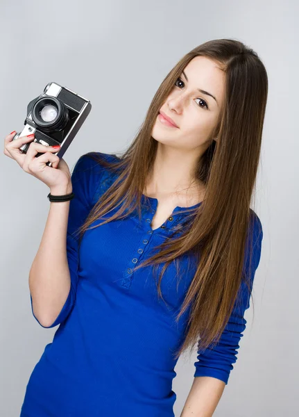 Dziewczyna z aparatu fotograficznego. — Zdjęcie stockowe