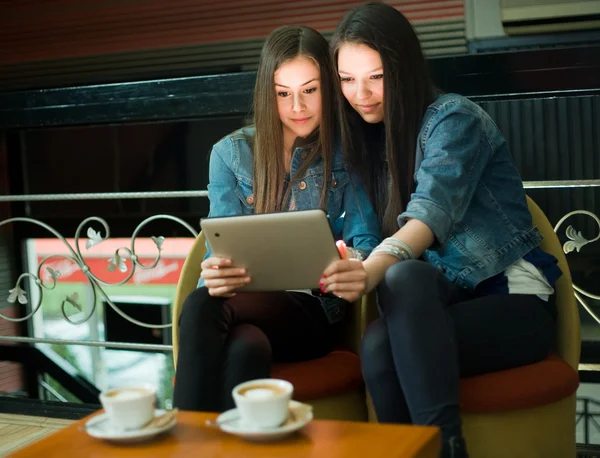 Freunde teilen. — Stockfoto