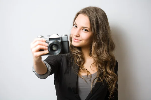 Linda joven fotógrafo . — Foto de Stock
