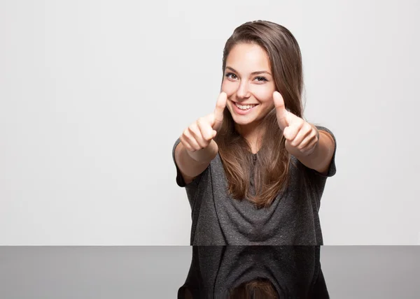 Expressive brunette beauty. — Stock Photo, Image