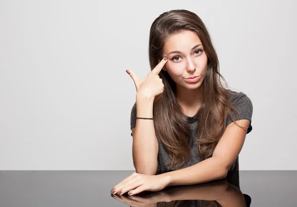 Ausdrucksstarke brünette Schönheit. — Stockfoto