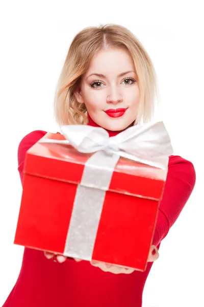 Festliche Blondine mit Geschenkbox. — Stockfoto
