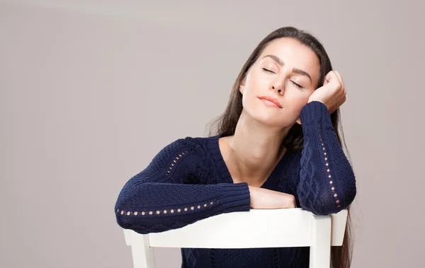 Dromerige brunette. — Stockfoto