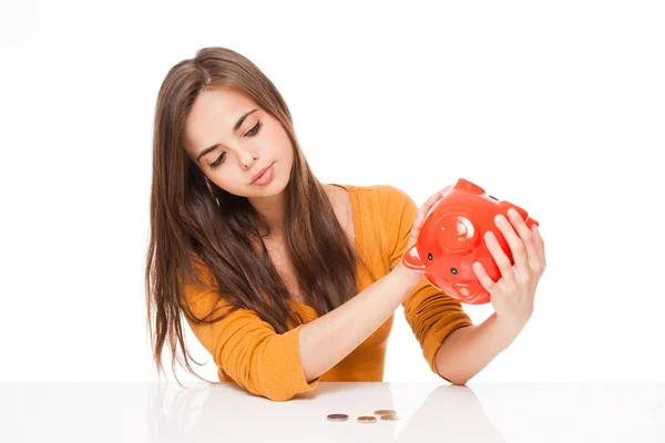 Brunette met piggy bank. — Stockfoto