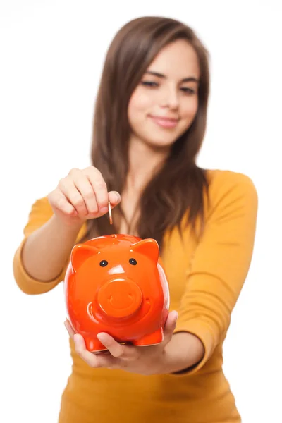 Brunette met piggy bank. — Stockfoto