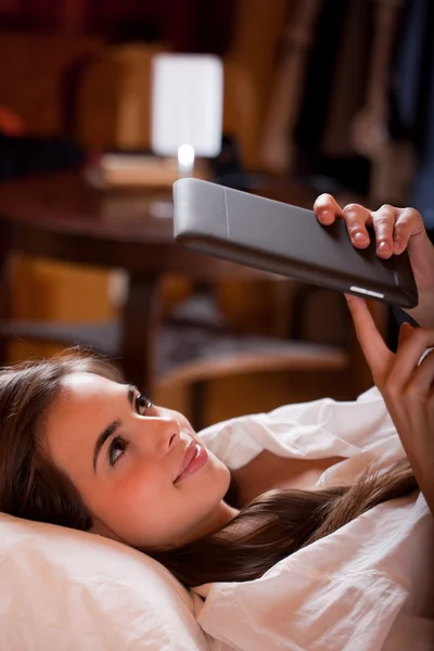 Browsing in bed. — Stock Photo, Image