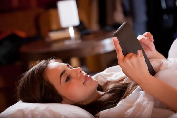 Browsing in bed. — Stock Photo, Image