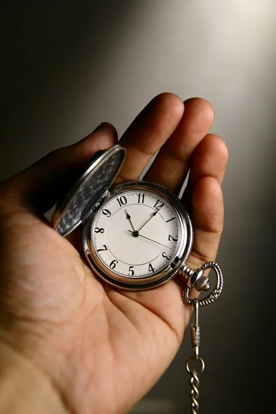 Uhr in der Hand — Stockfoto