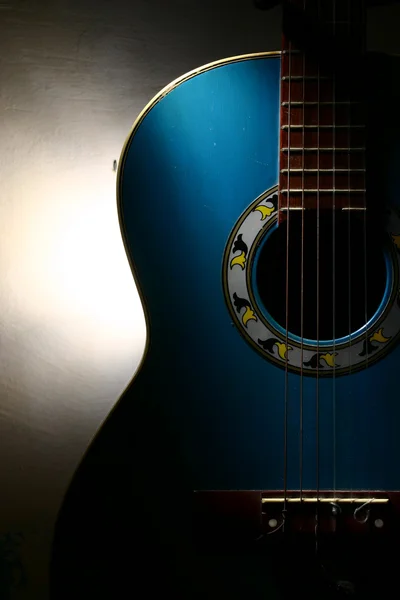 Blaue Gitarre — Stockfoto
