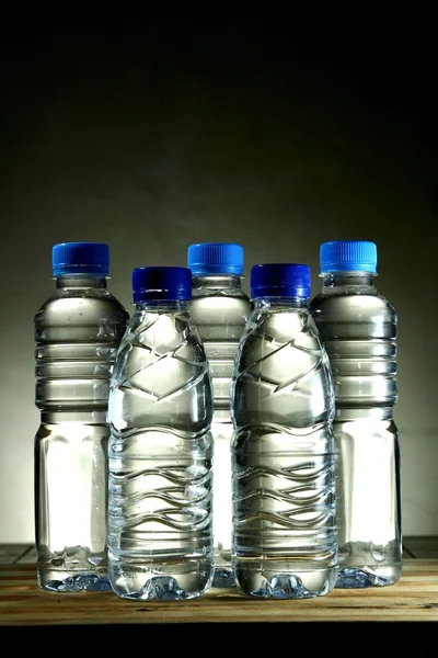 Agua potable embotellada — Foto de Stock