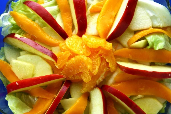 Salade de fruits et légumes frais — Photo