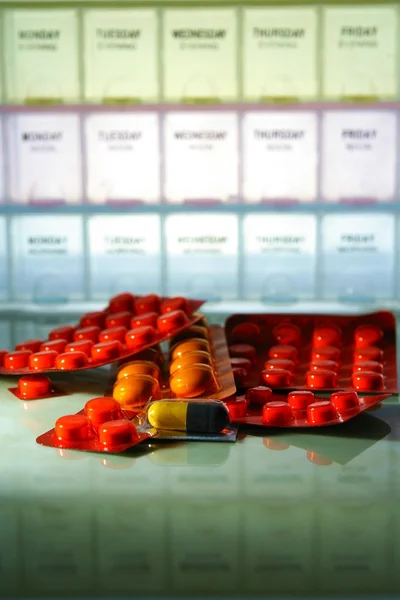 Comprimés et capsules médicinales — Photo