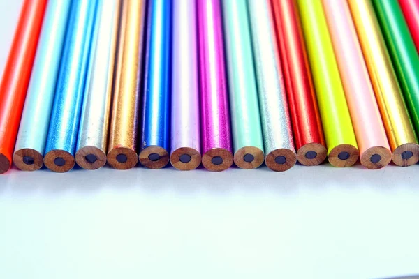 Crayons colorés non affûtés — Photo