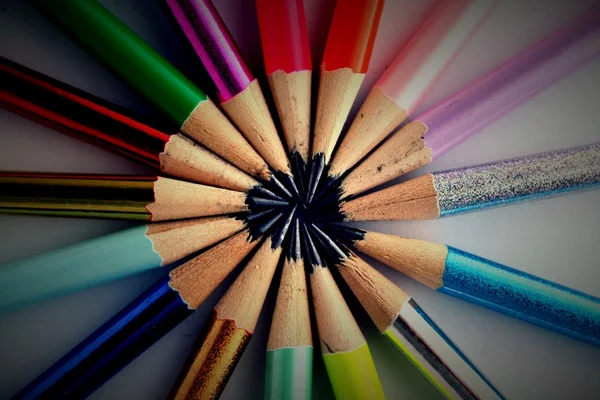 削好的彩色铅笔 — 图库照片