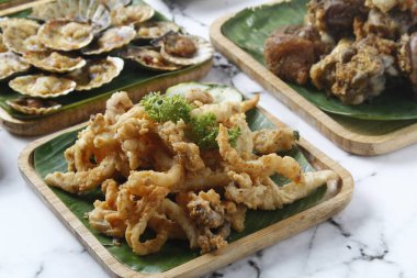 Photo of freshly cooked calamares.