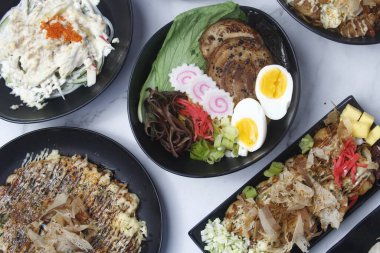 Photo of freshly cooked assorted Japanese food.