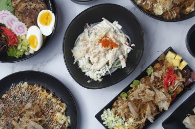 Photo of freshly cooked assorted Japanese food.