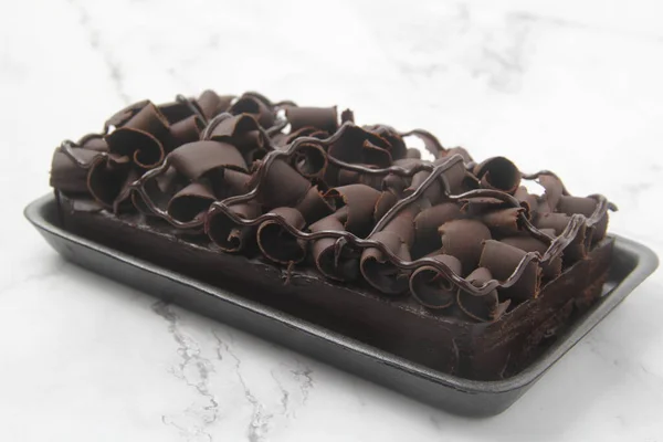 Foto Pastel Chocolate Recién Hecho Con Virutas Chocolate Parte Superior —  Fotos de Stock