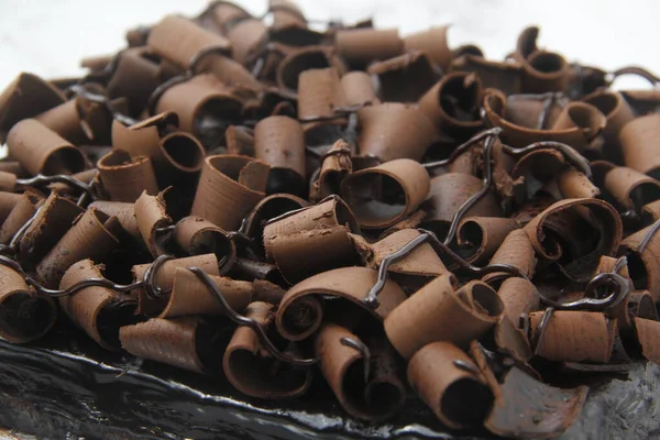 Foto Pastel Chocolate Recién Hecho Con Virutas Chocolate Parte Superior —  Fotos de Stock