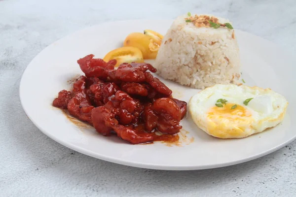 Foto Van Vers Gekookt Filipijns Voedsel Genaamd Tocilog Gebakken Varkensvlees — Stockfoto