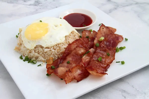 Photof Nourriture Philippine Fraîchement Cuite Appelée Bacsilog Bacon Frit Servi — Photo