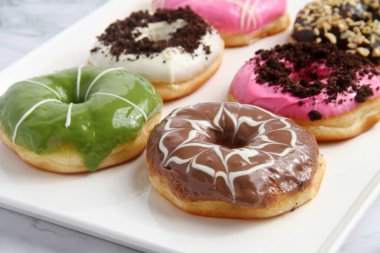 Taze aromalı donutların fotoğrafı..