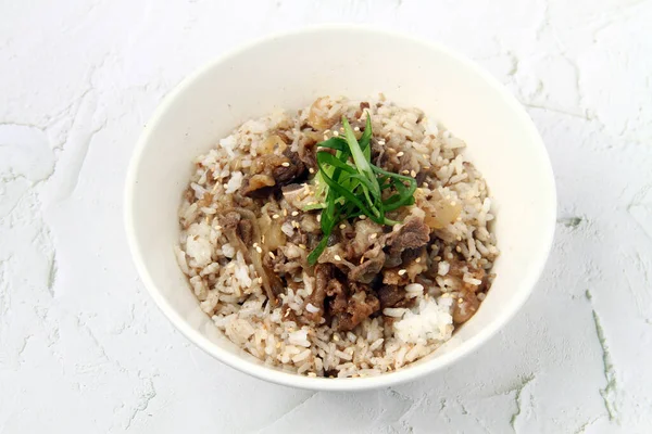 Foto Comida Japonesa Recém Cozida Chamada Gyudon Licitações Carne Fatiada — Fotografia de Stock