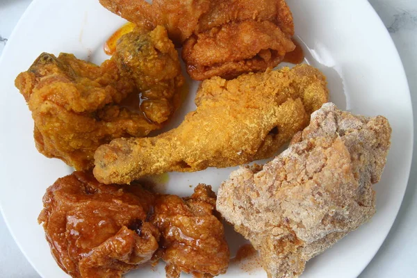 Photo Freshly Cooked Flavored Fried Chicken — Stockfoto