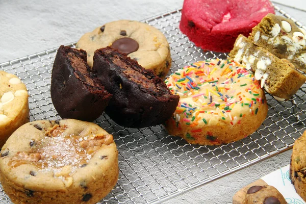 Photo Freshly Baked Assorted Flavored Soft Cookies —  Fotos de Stock