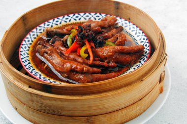Photo of freshly cooked chicken feet.