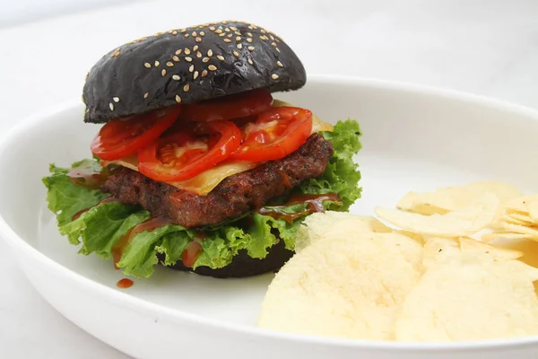 Photo Freshly Made Hamburger Cheese Vegetables Black Colored Bun — Photo