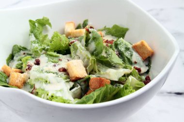 Taze sebze salatası fotoğrafı..