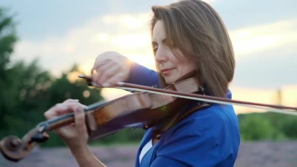 Close Adult Caucasian Woman Violinist Playing Violin Summer Lavender Field — Stock Video