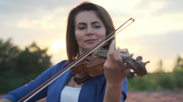 Woman Playing Violin Sunset High Quality Footage Professional Female Musician — 图库视频影像