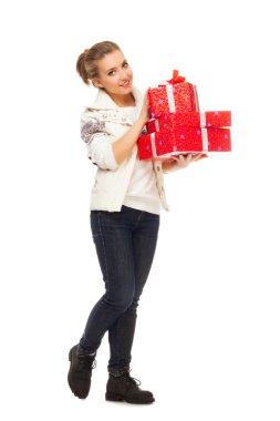 fiyonklu hediye kırmızı kutusu genç kadına verir