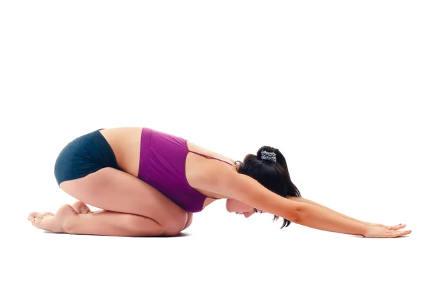 Chica haciendo gimnasia sobre fondo blanco — Foto de Stock