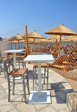 Açık Restoran sahilde. Dikey Resim. Deniz Manzaralı, bud