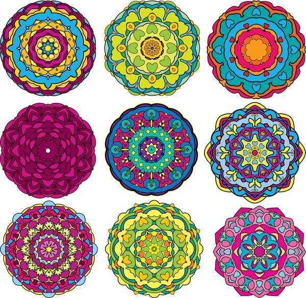 Set von 9 bunten runden Ornamenten, Kaleidoskop florale Muster. — Stockvektor