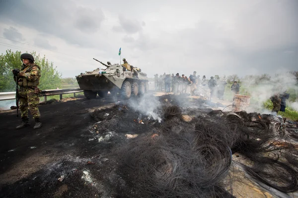 Kramatorsk, Ukraine. 02.05.2014. Сheckpoint near the village Andreevka. — Stock Photo, Image