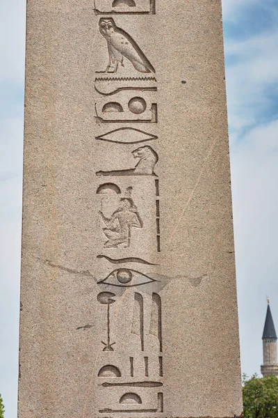 Egipski Obelisk Kolumna Starożytny Egipt Starożytny Egipski Hieroglif Historyczny Punkt — Zdjęcie stockowe