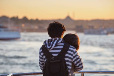 Haydarpaa tren istasyonundaki eski elektrikli tren. İstanbul, Türkiye.