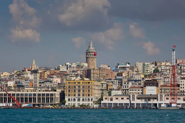 Deniz Manzaralı Sahilde Evler Eski Kule Manzaralı Bir Şehir Golden — Stok fotoğraf