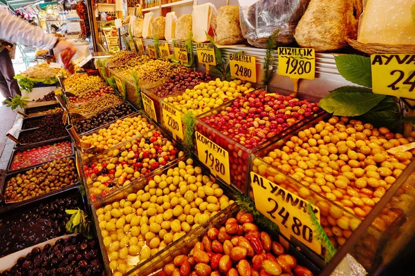 Olives Different Varieties Sizes Sold Market Istanbul Turkey — Stock Photo, Image