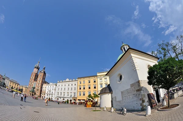 Plaza del casco antiguo en Cracovia, Polonia — Foto de Stock