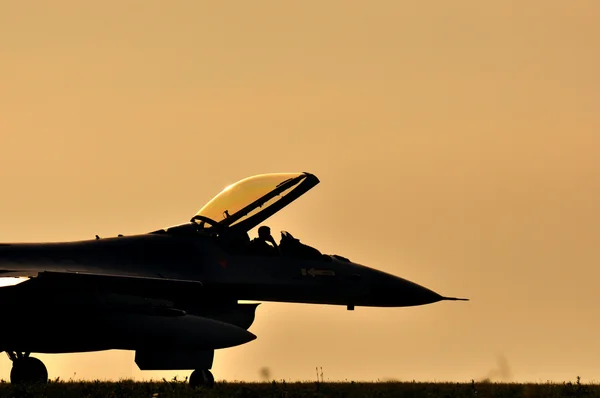 F-16 Coucher de soleil — Photo