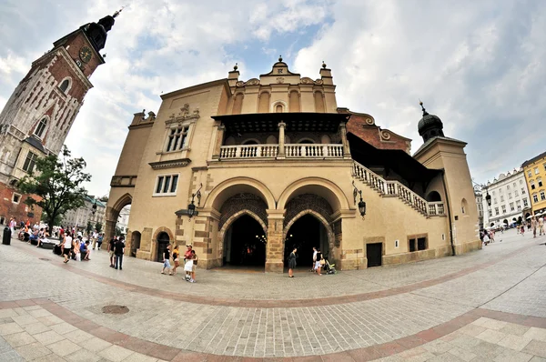 Plaza del casco antiguo en Cracovia, Polonia — Foto de Stock