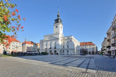 Polonya 'nın Kalisz kentindeki Eski Kent ve Belediye Binası